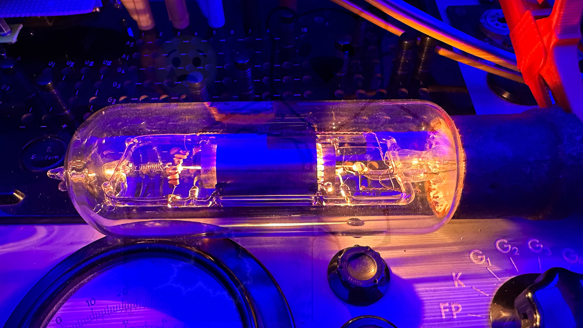 Röhre R #6417 In Betrieb Bild 1