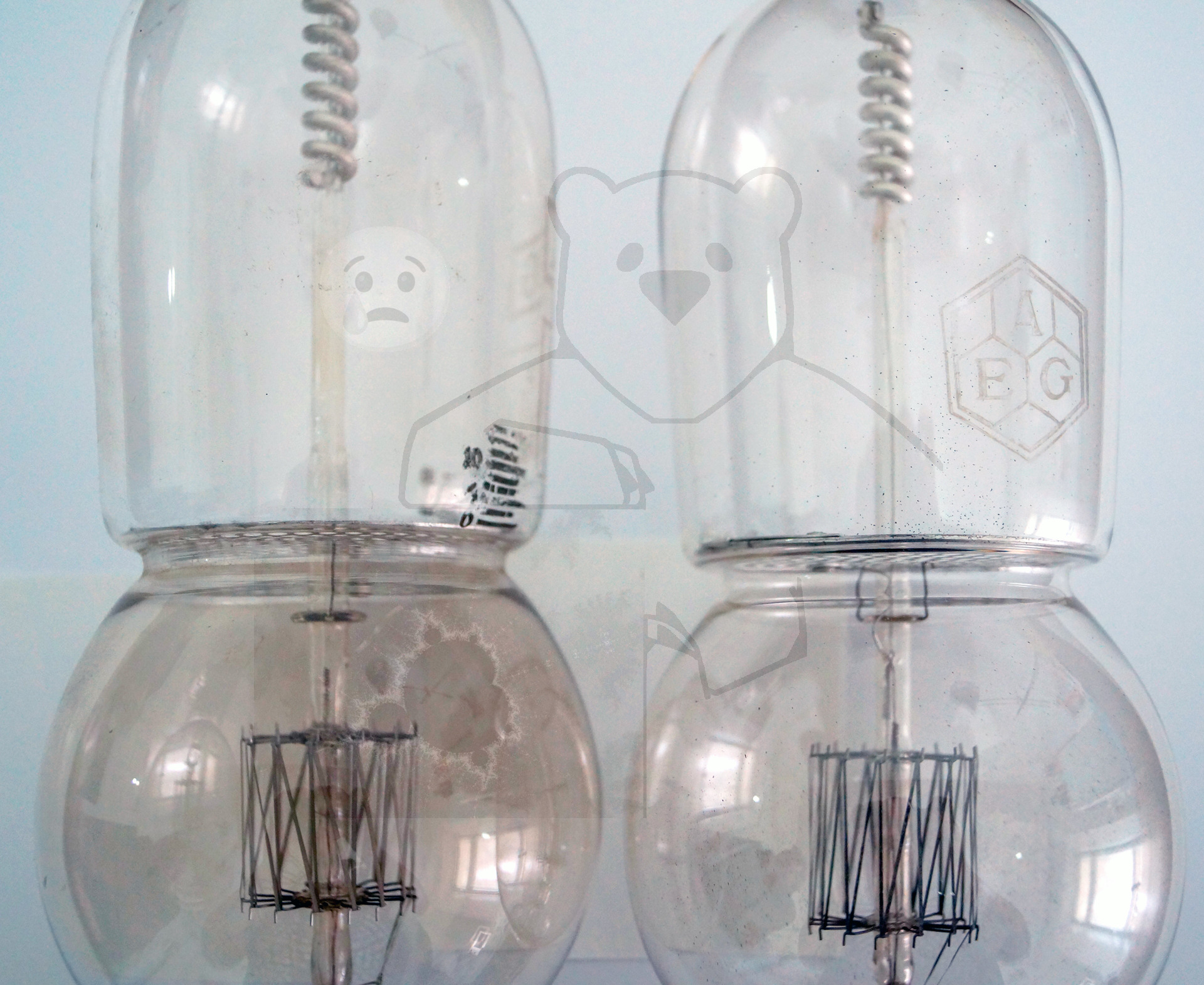 Vergleich zweier Original Liebenröhren Seriennummer 'Ss990' und 'Ss145' - Bild 05