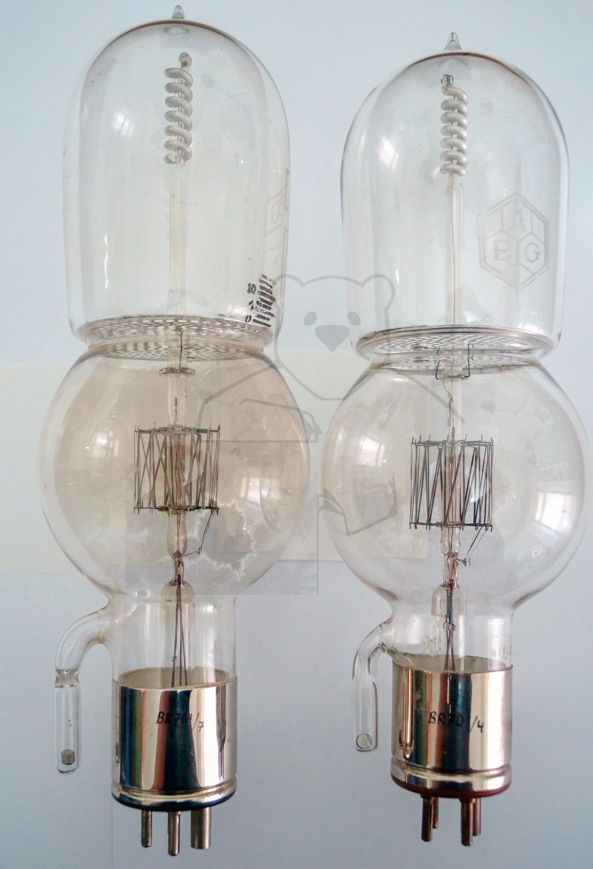 Vergleich zweier Original Liebenröhren Seriennummer 'Ss990' und 'Ss145' - Bild 09