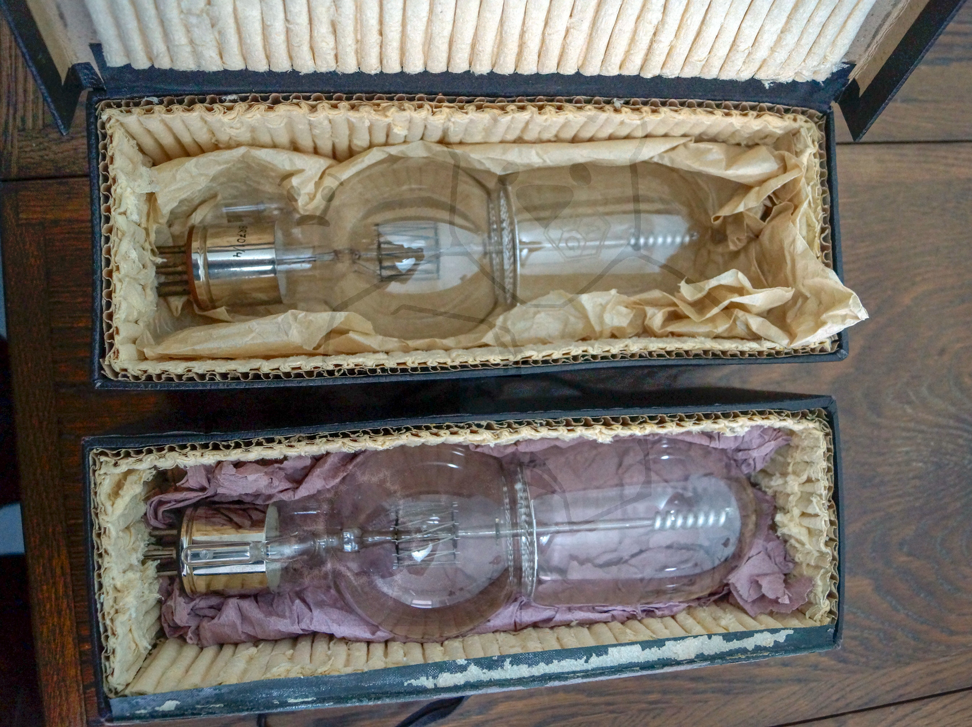 Vergleich zweier Original Liebenröhren Seriennummer 'Ss990' und 'Ss145' - Bild 32