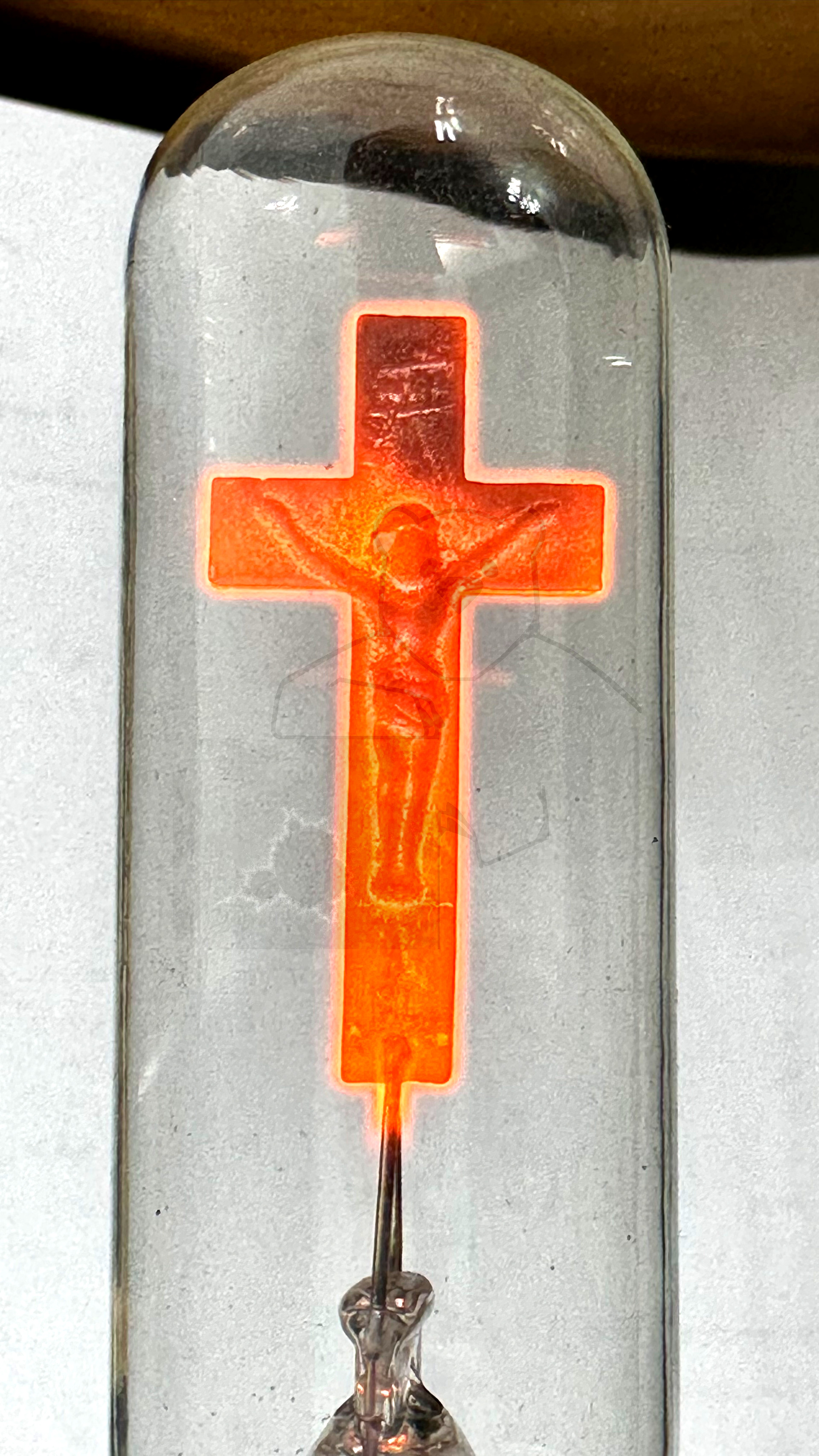 Glimmlampe 'Kreuz' Version 3 Verpackung In Betrieb Bild 2