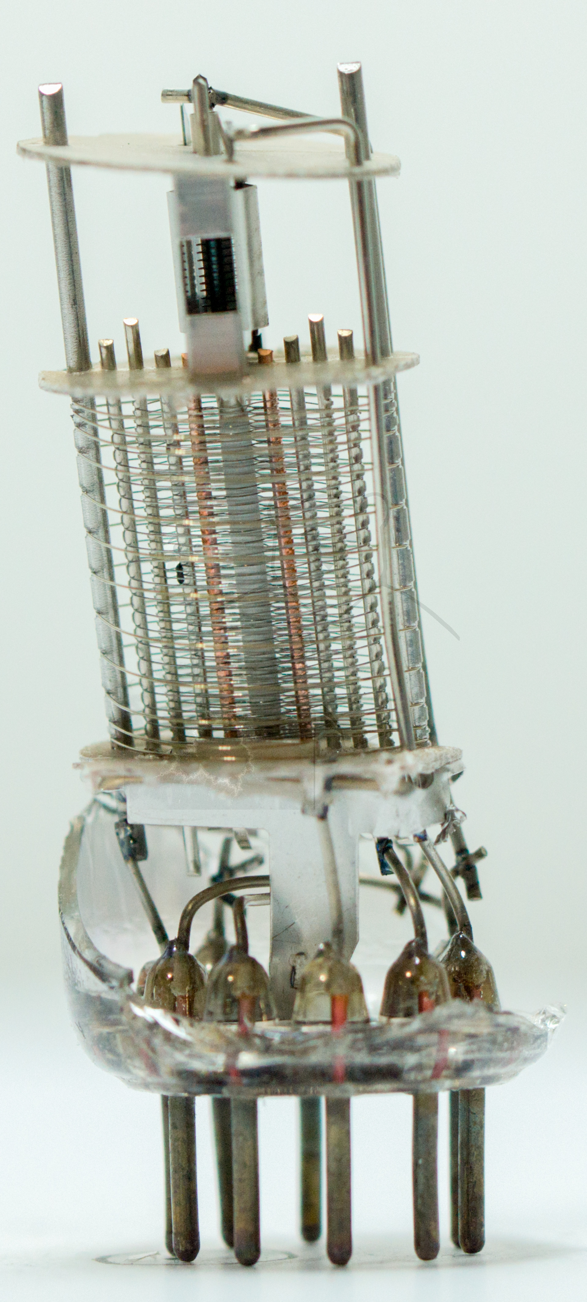 Makroaufnahme ECH81 Bild 08 - Heptopensystem ohne Anoden