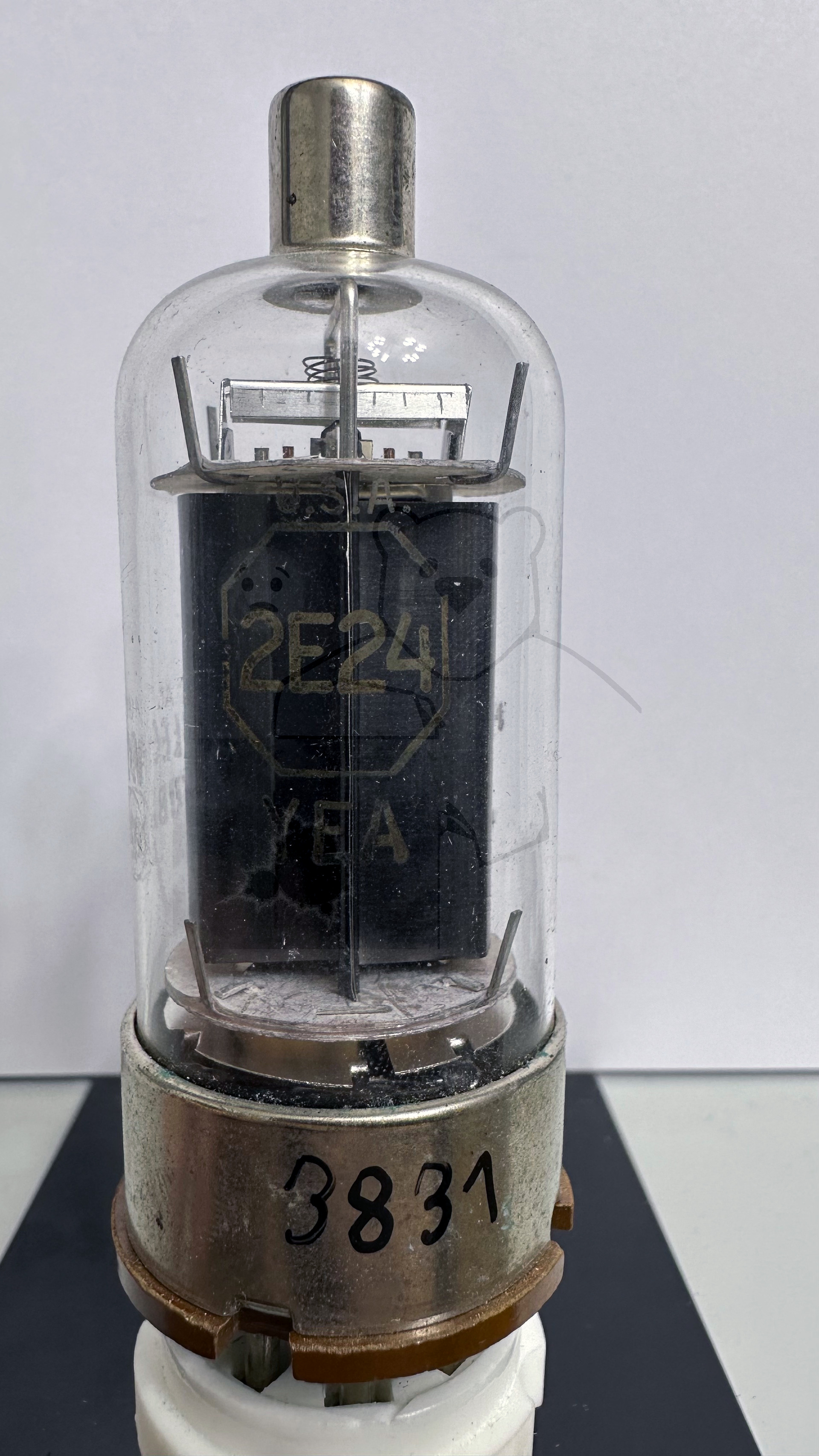 Röhre 2E24 #3831 Bild 1