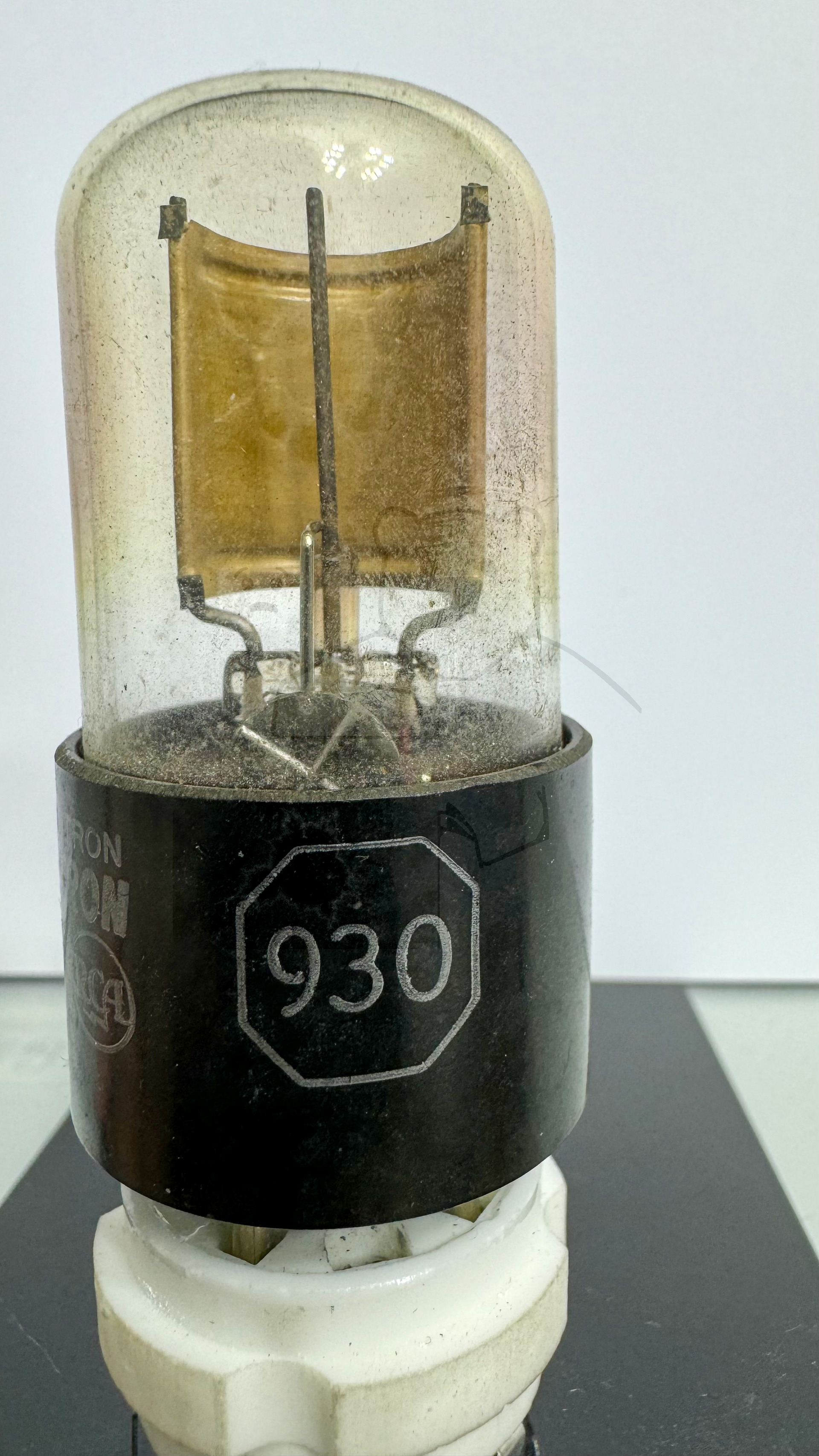 Röhre 930 #3821 Bild 1