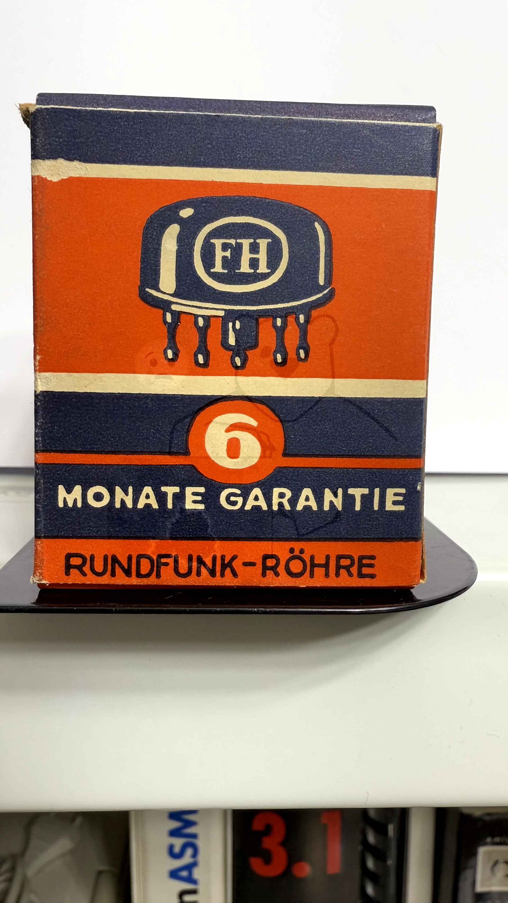 Röhre RL2,4T1 Verpackung Bild 1