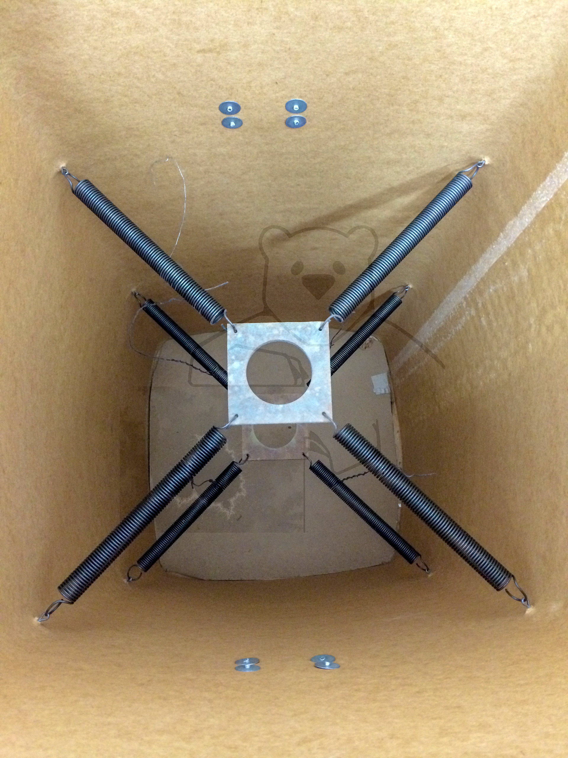 Röhre 5973 Transportverpackung, Innenansicht mit gefederter Halterung
